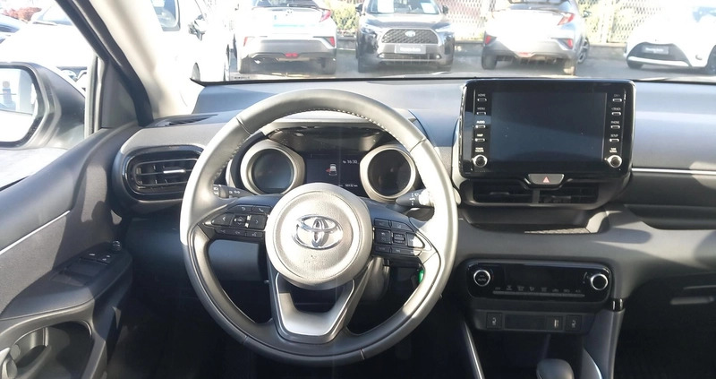 Toyota Yaris cena 92900 przebieg: 10116, rok produkcji 2022 z Brzostek małe 172